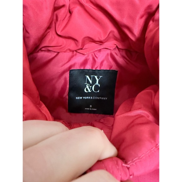 NY and Company Quilted Puffer Vest Magenta Pink Full Zip Pockets Women's Small - Picture 4 of 10